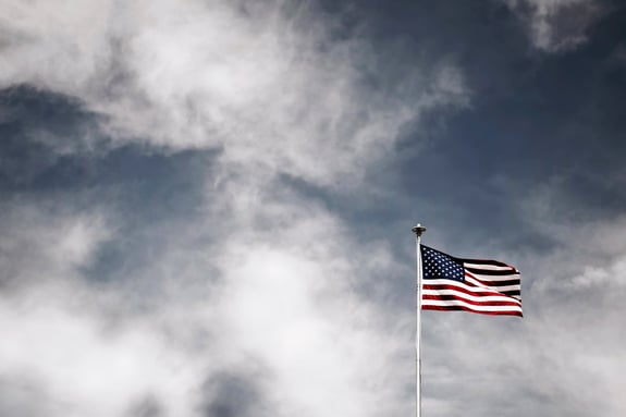 flag-of-the-usa-on-a-pole-1709929